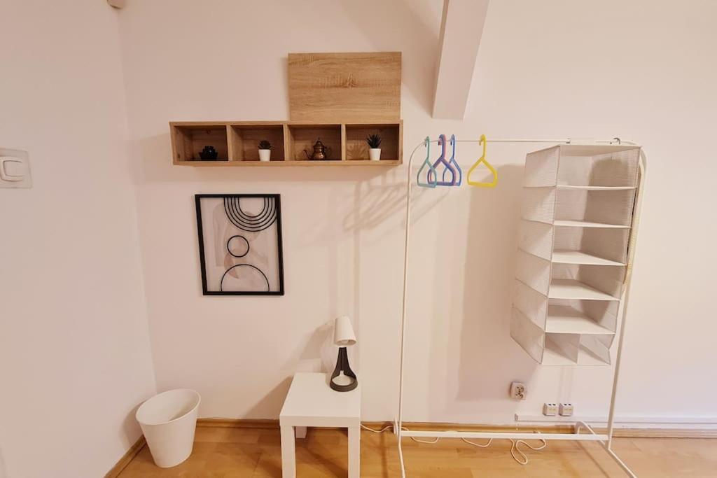 Przestronny Pokoj W Mieszkaniu Na Filipa Krakow Luaran gambar